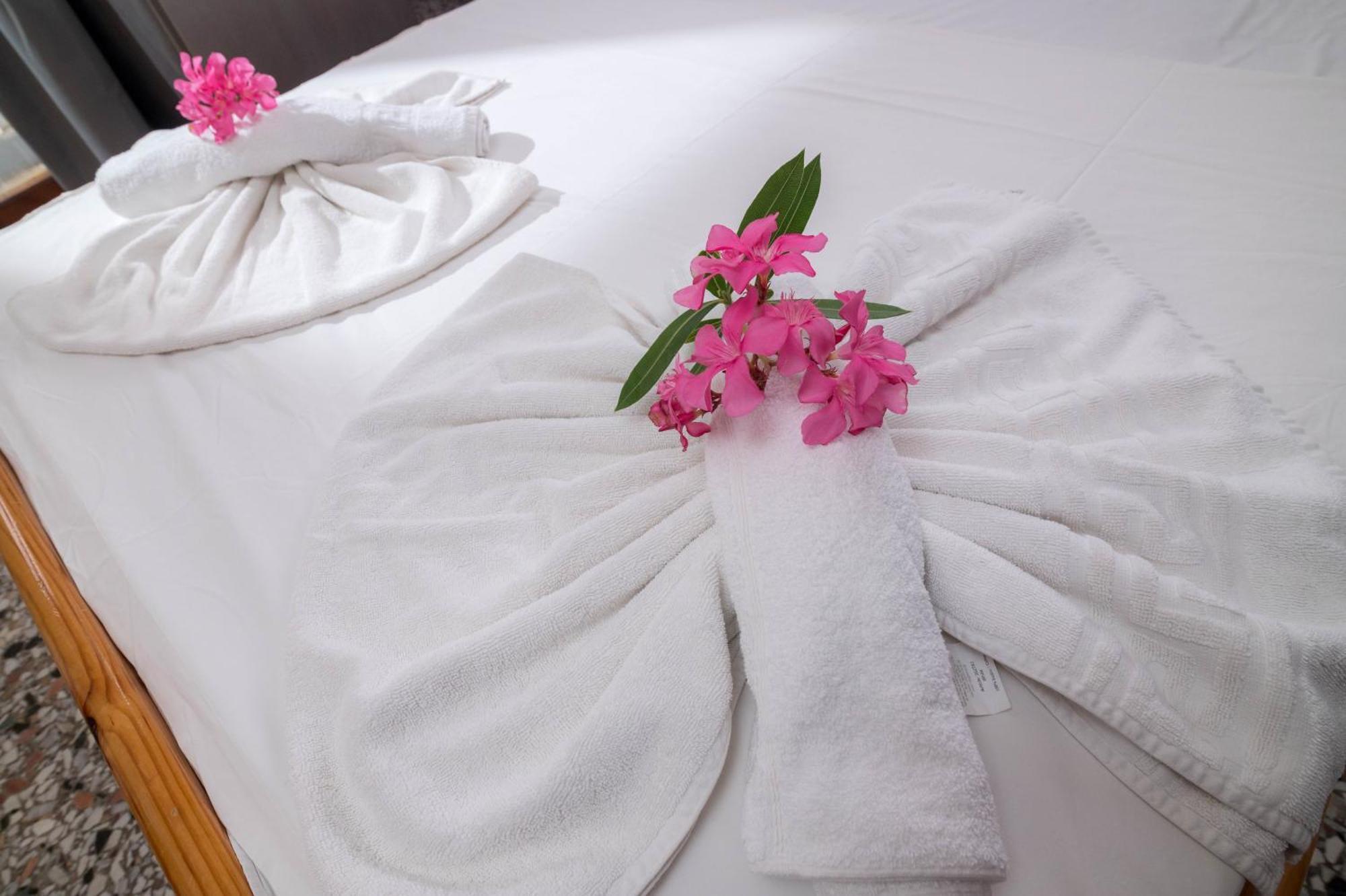 Minoa Sea Rooms Tsoútsouros 外观 照片